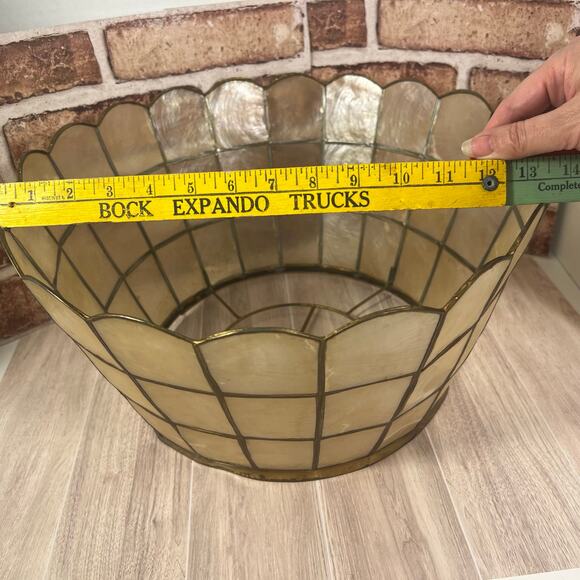 Beautiful Vintage 16" Capiz Shell Lamp Shade With A Scalloped Edge & Brass Trim - Picture 10 of 11